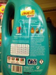 Lavar los pañales de tela con detergentes de supermercado.